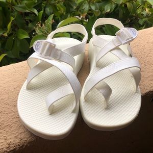 chaco’s sandals never worn